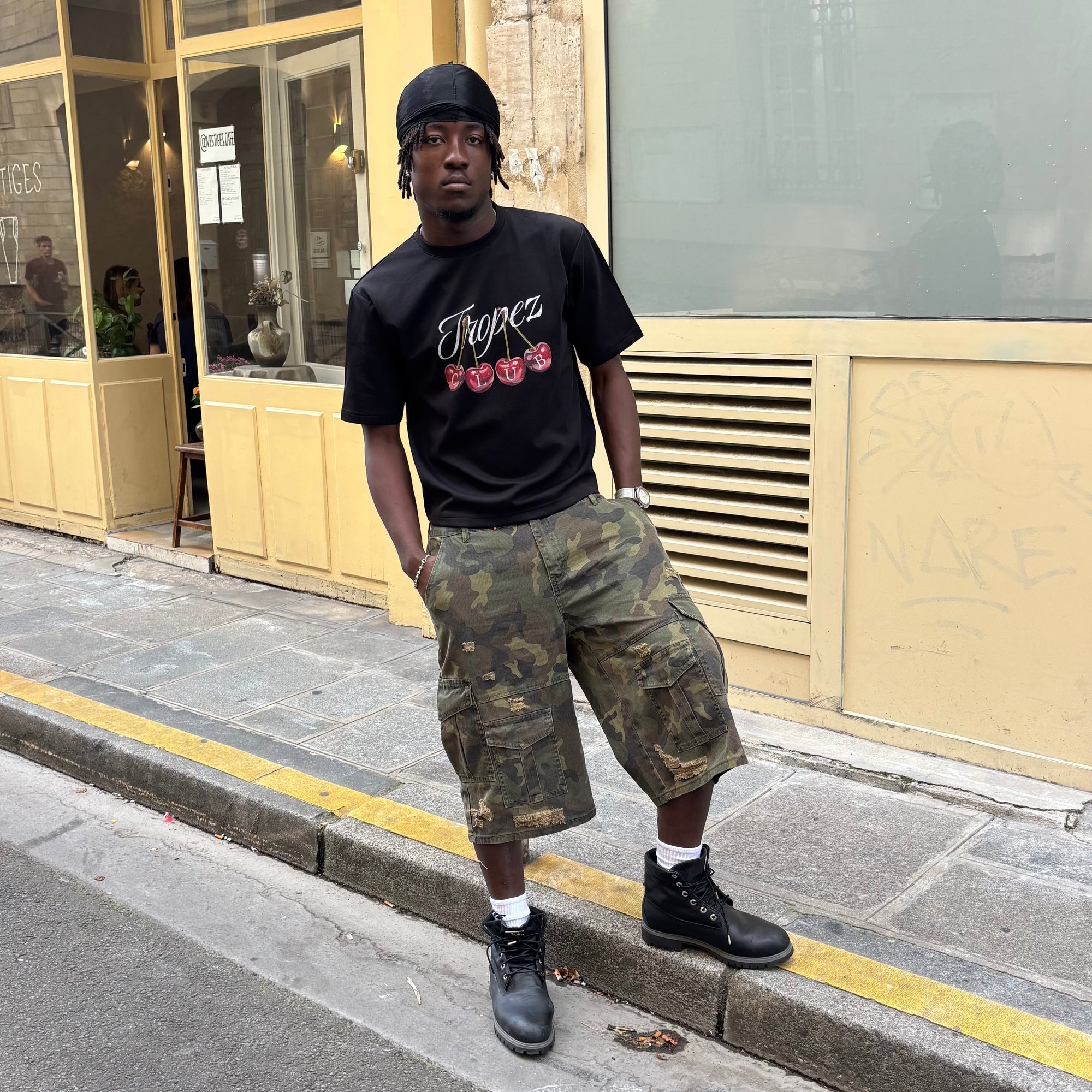Model Is 185cm, 70kg, & Wearing A Size Medium.