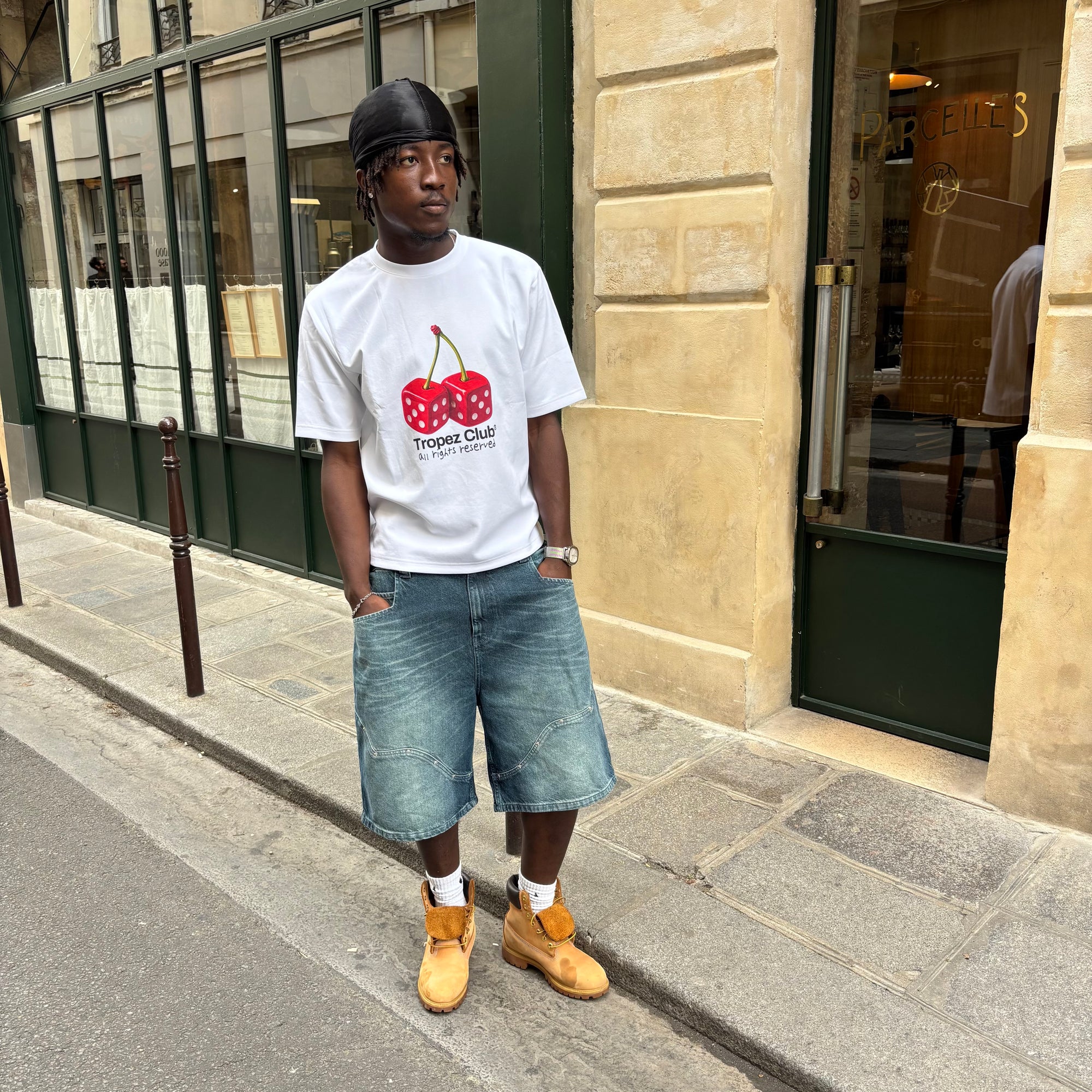 Model Is 185cm, 70kg, & Wearing A Size Medium.