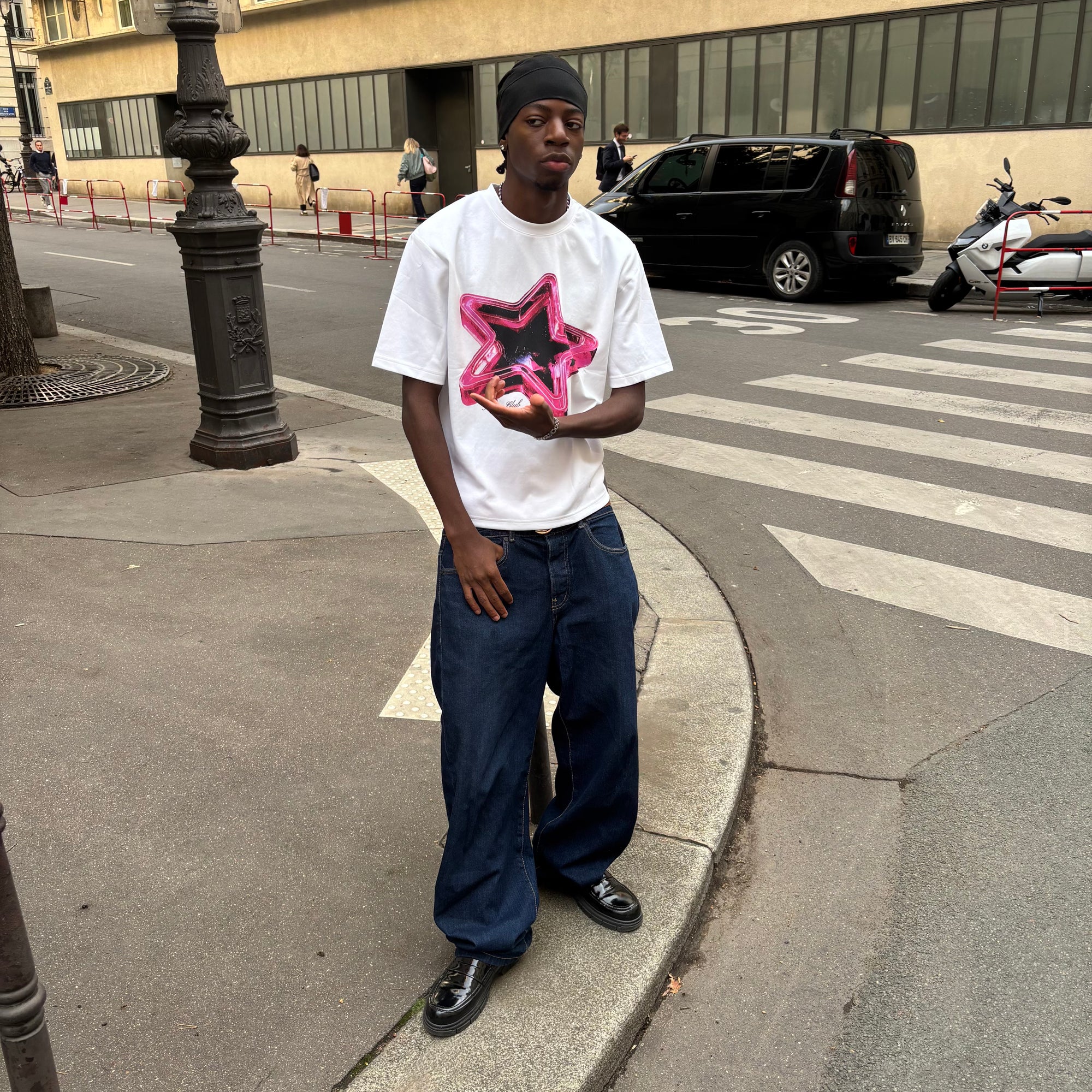 Model Is 185cm, 70kg, & Wearing A Size Medium.