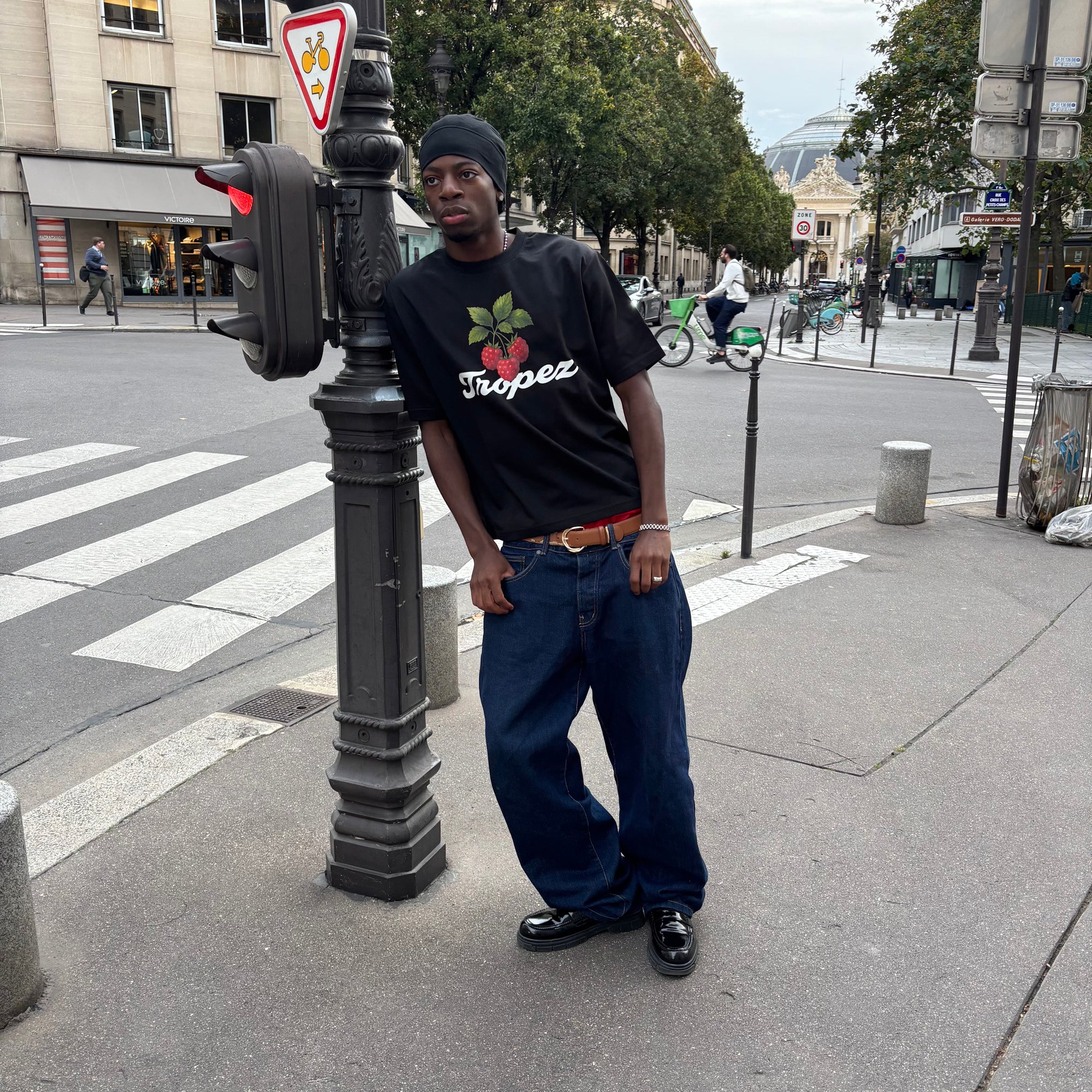 Model Is 185cm, 70kg, & Wearing A Size Medium.